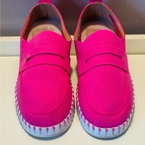 Ilse Jacobsen Bright Pink Tulip slip on loafer sneaker Size 38 Great for Spring
